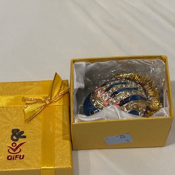 Fish Tchotchke Trinket Box – Crystal & Enamel – QIFU Gift Box Included - Picture 2 of 9